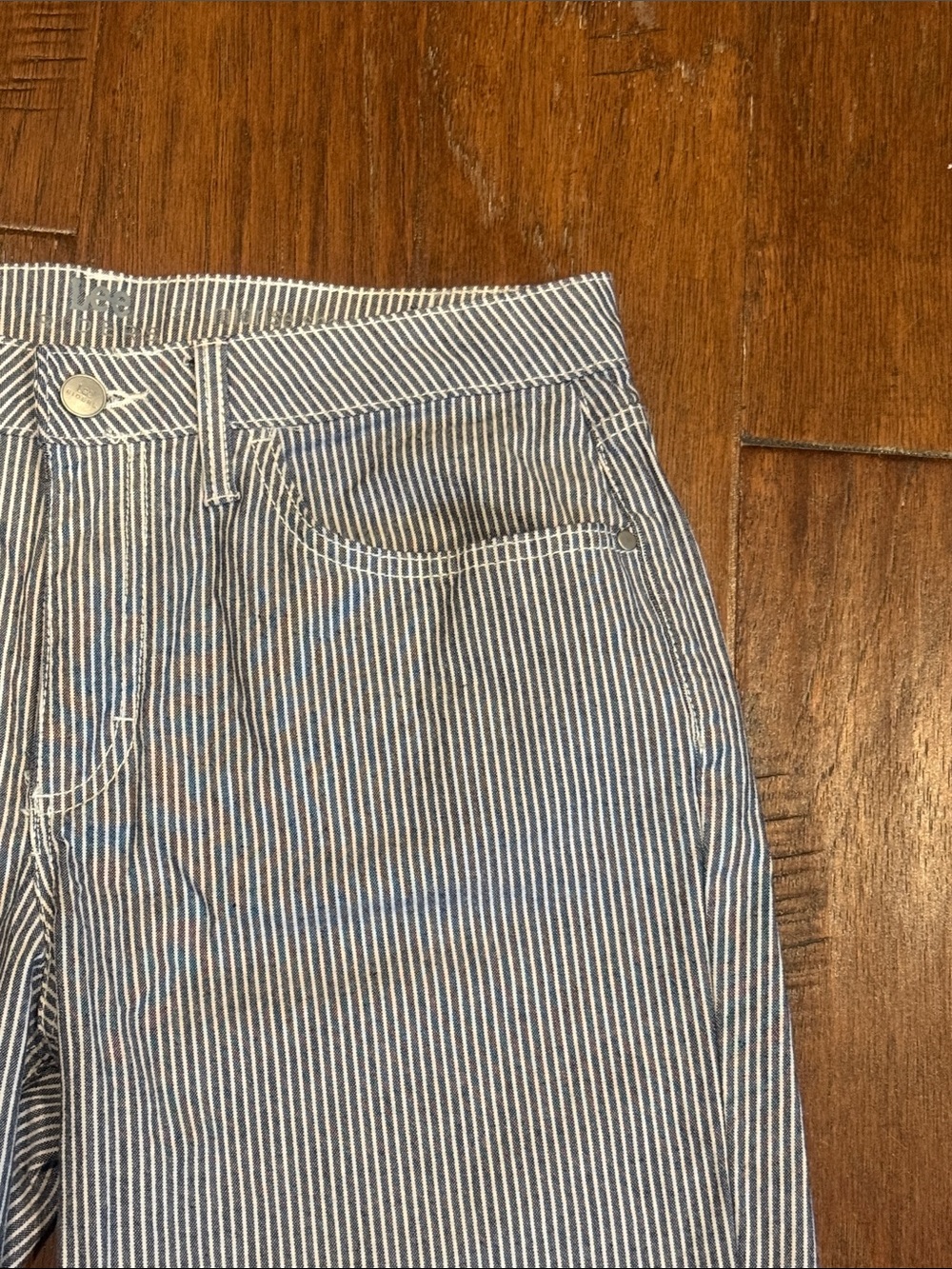 Size 8 Lee Midrise Blue and White Striped Cotton Shorts - Picture 4 of 9